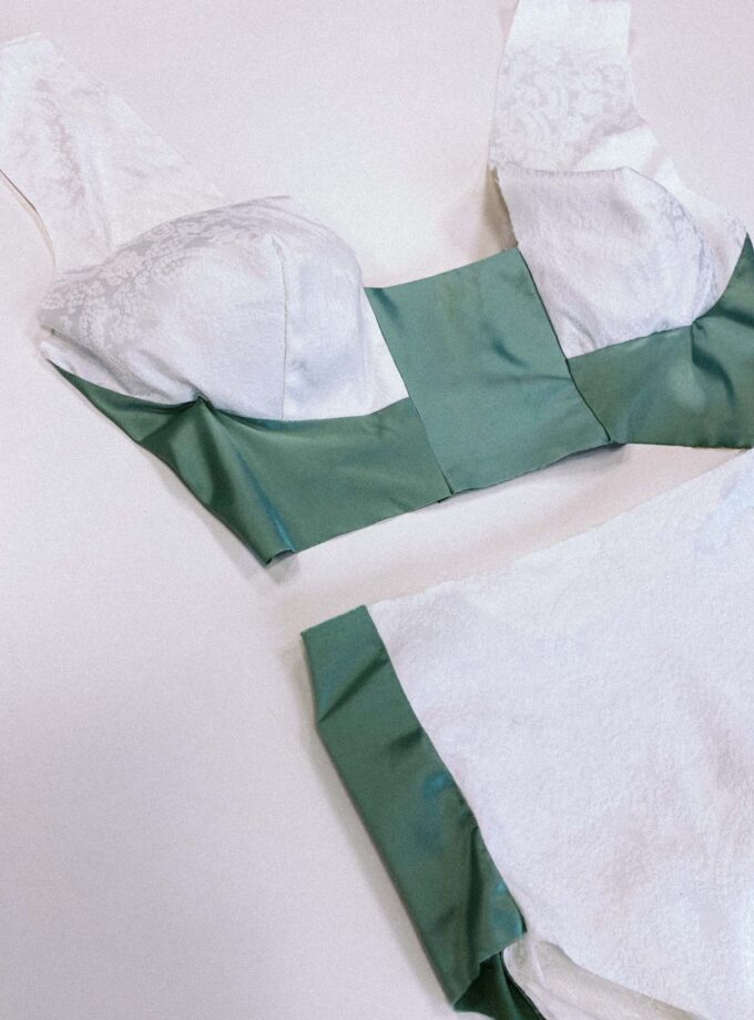 J7640 dis 5833 ECOSTRETCHJACQ.GRS